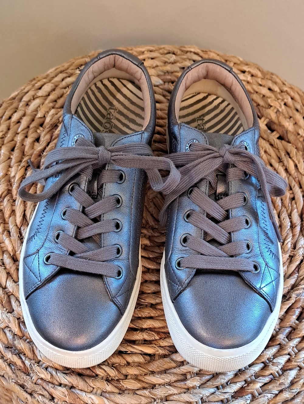 Taos Womens Plim Soul Lux  Metallic Pewter Grey Leather Athleisure Sneakers 7.5 - Picture 4 of 9